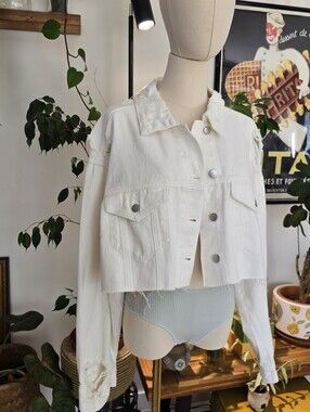 POL White Distressed Cropped Denim Jacket Embroidered Floral Back Patch Size L